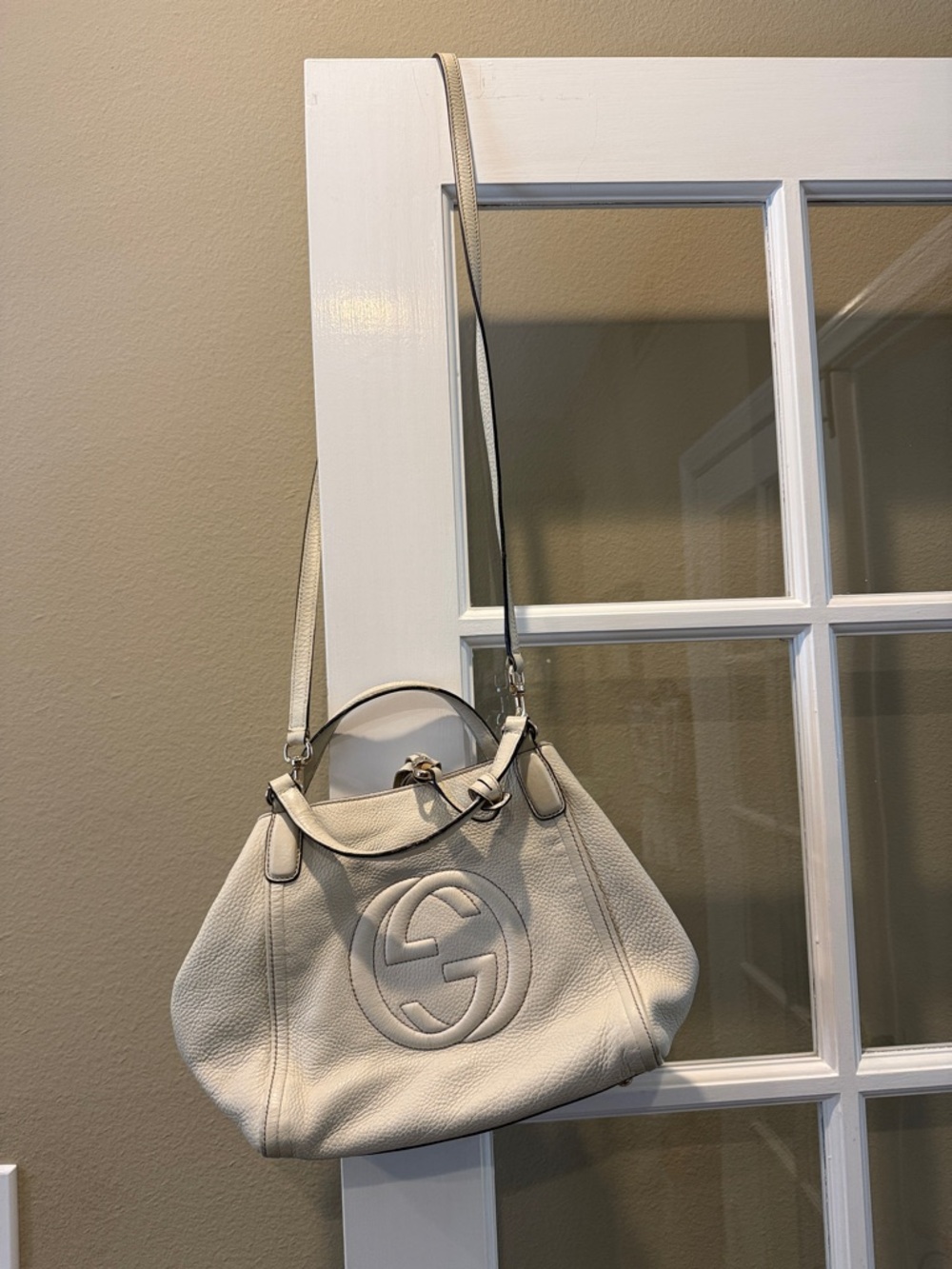 Gucci Cream Pebbled Leather Shoulder Bag with Embossed Logo